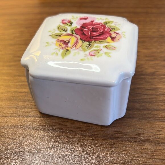 Hand Painted Vintage White Porcelain Trinket Box with Notched Corners - Picture 2 of 3